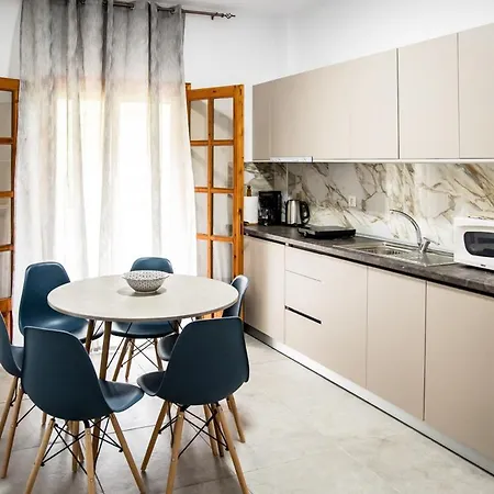 Ango First Floor Apartman *