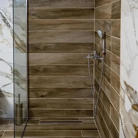 Ango First Floor Ставрос